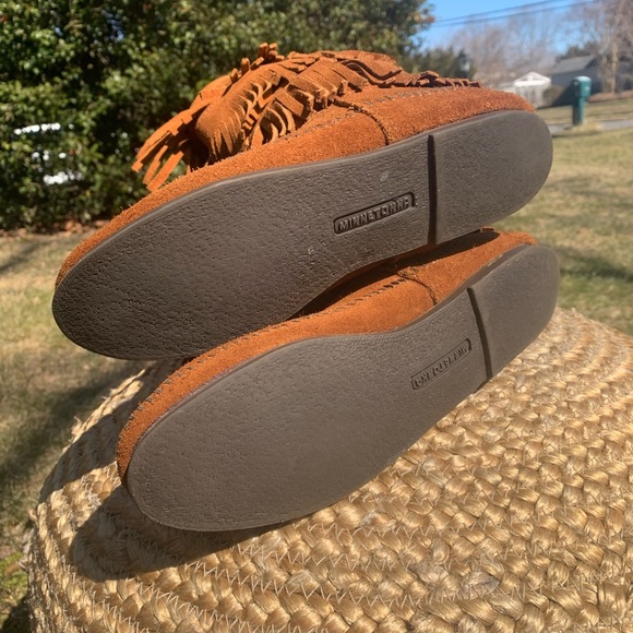 Minnetonka 3 Tier Fringe Boot - Picture 6 of 7